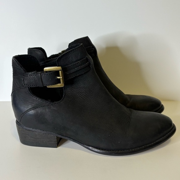 Seychelles Black Ankle Booties with Buckle Detail Size 6 - Picture 5 of 8